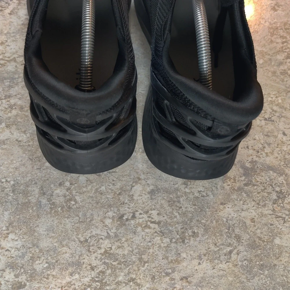 Kizik Slip On Athletic Running Shoes‎ Mens Size 12 D2FCDATHBK02-1D Triple Black